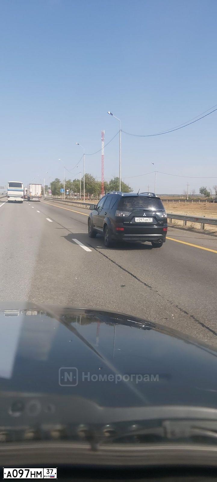 Фото автомобиля MITSUBISHI OUTLANDER, 2007 — госномер М237ХЕ33. Цвет: ЧЕРНЫЙ