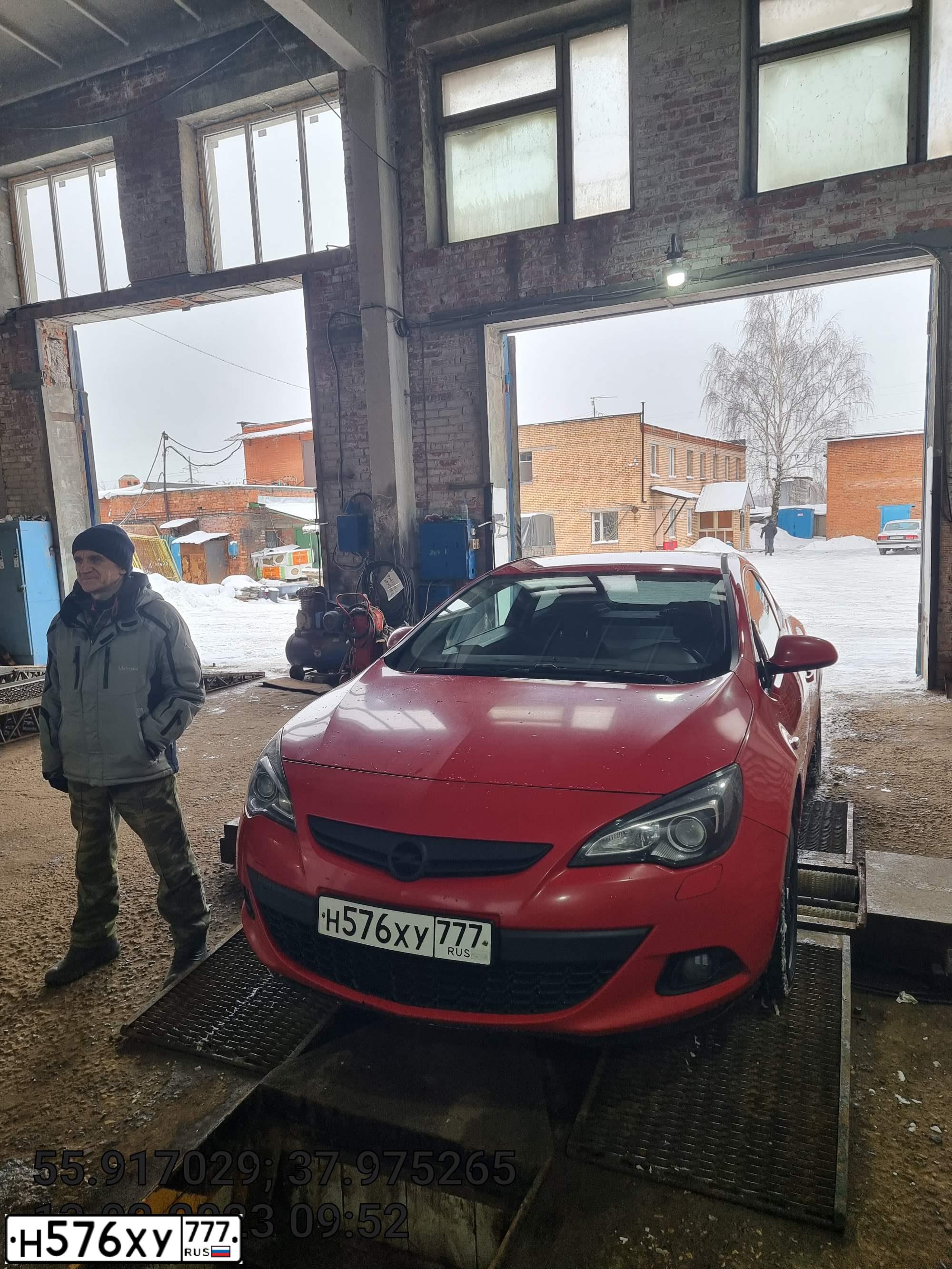 Фото автомобиля OPEL ASTRA, 2012 — госномер В254ХВ790. Цвет: Красный