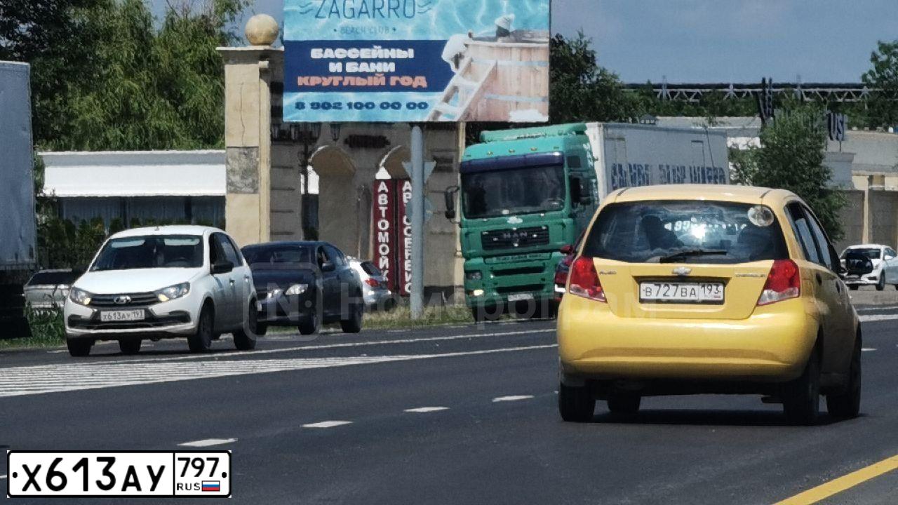 Фото автомобиля MERCEDES E-KLASSE, 2020 — госномер А020СМ60. Цвет: ЧЕРНЫЙ