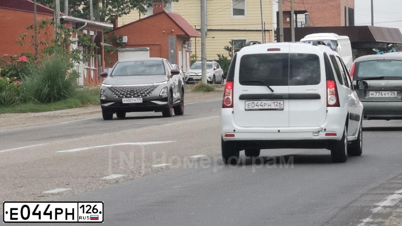 Фото автомобиля TOYOTA LANDCRUISER, 2008 — госномер К020ТМ61. Цвет: ЧЕРНЫЙ