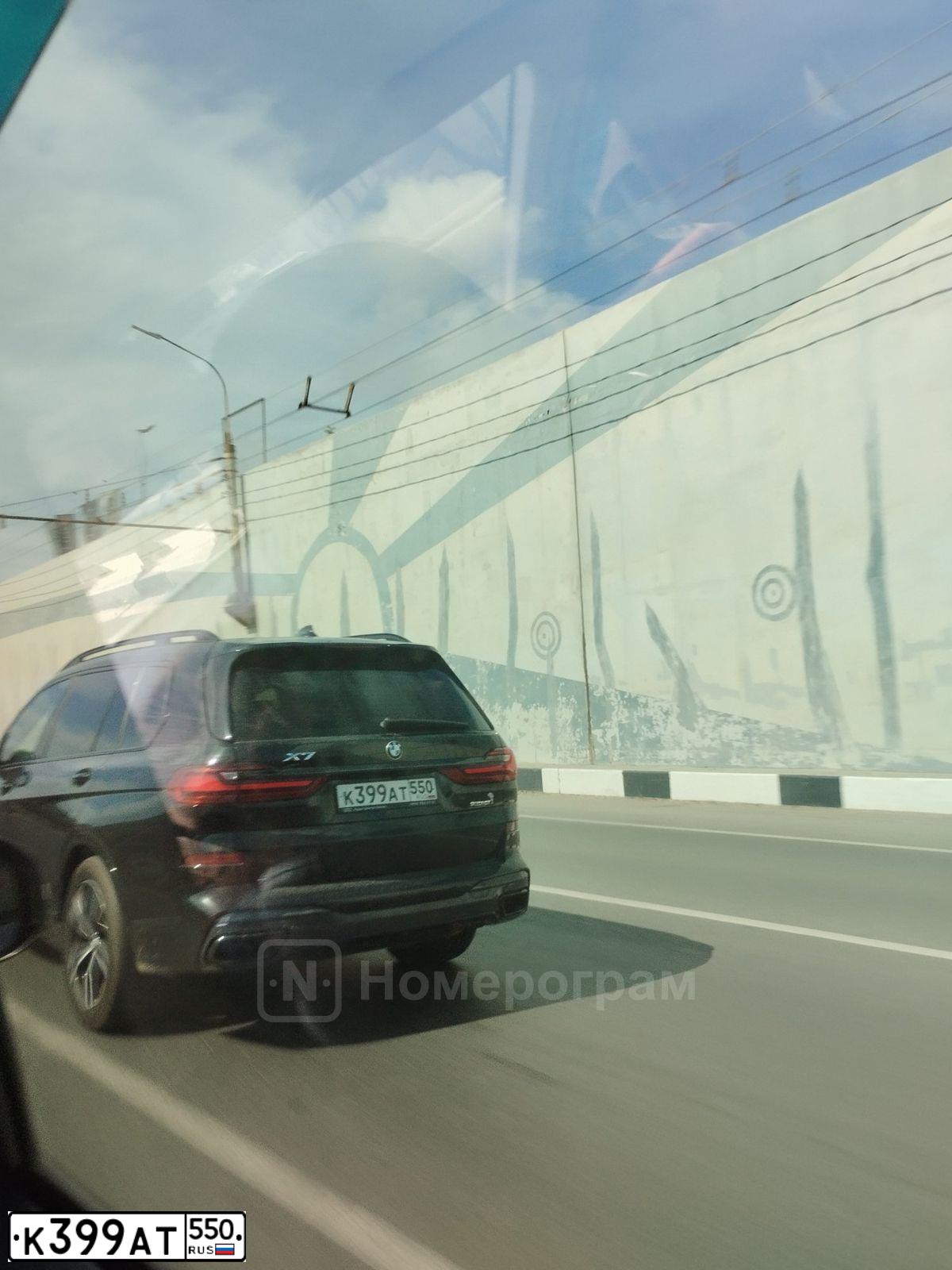Фото автомобиля BMW X7 XDRIVE30D, 2020 — госномер К399АТ550. Цвет: ЧЕРНЫЙ