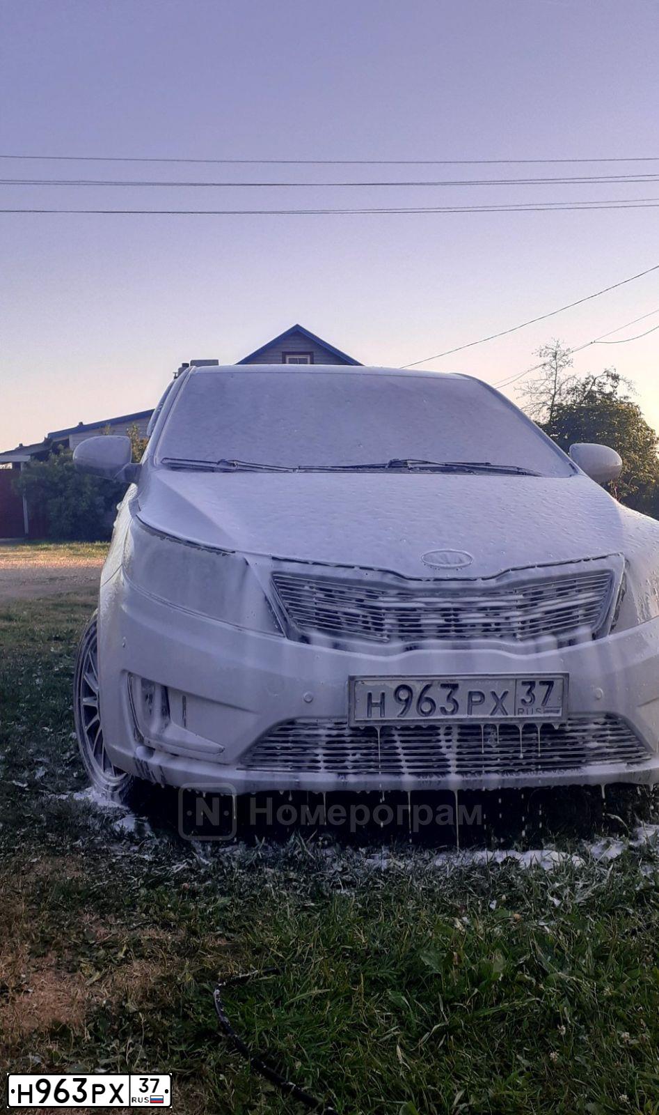 Фото автомобиля KIA RIO, 2011 — госномер Н963РХ37. Цвет: серебристый