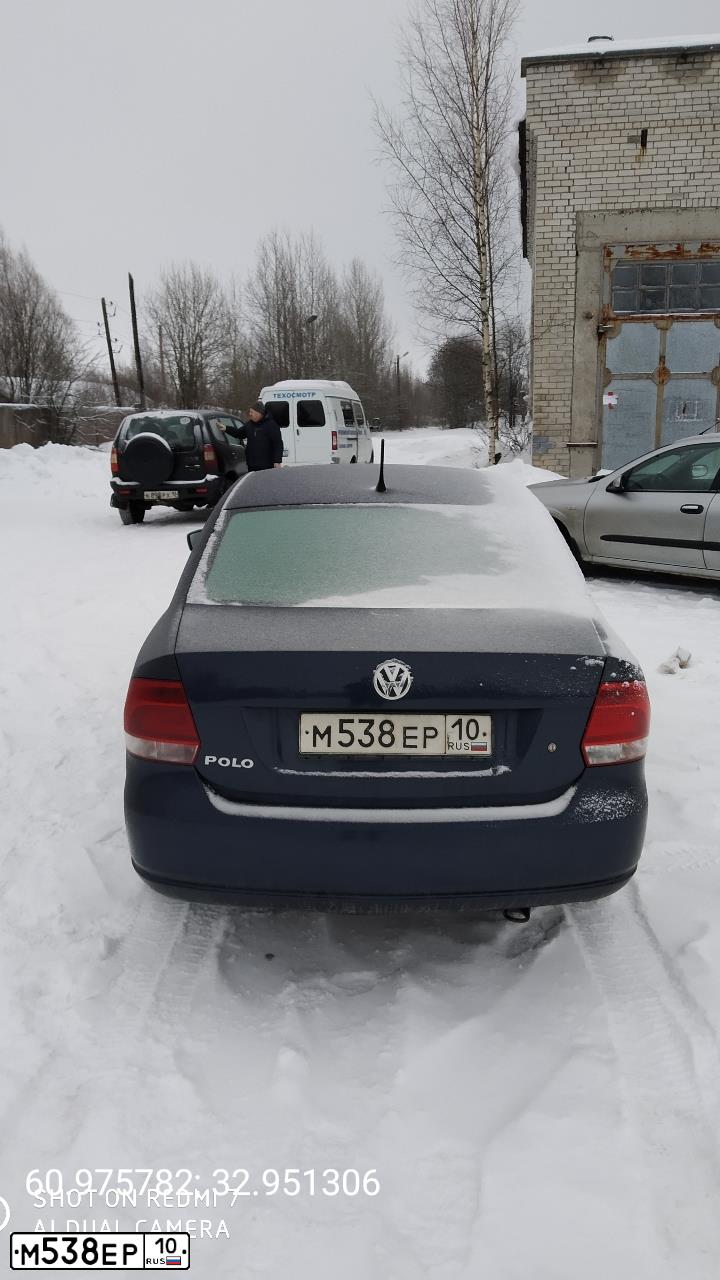 Фото автомобиля VOLKSWAGEN POLO, 2015 — госномер Х710ЕН05. Цвет: Темно-синий