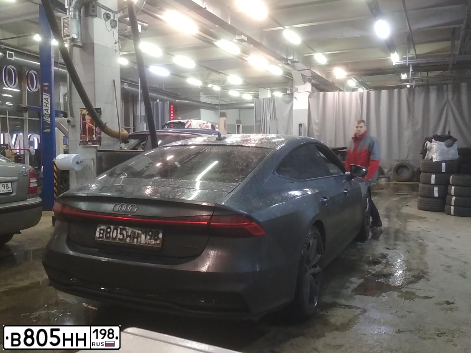Фото автомобиля AUDI A7, 2018 — госномер В805НН198. Цвет: Серый