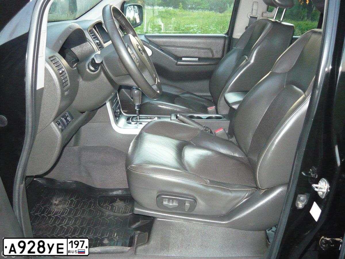 Фото автомобиля NISSAN NAVARA, 2012 — госномер Х960СК123. Цвет: ЧЕРНЫЙ