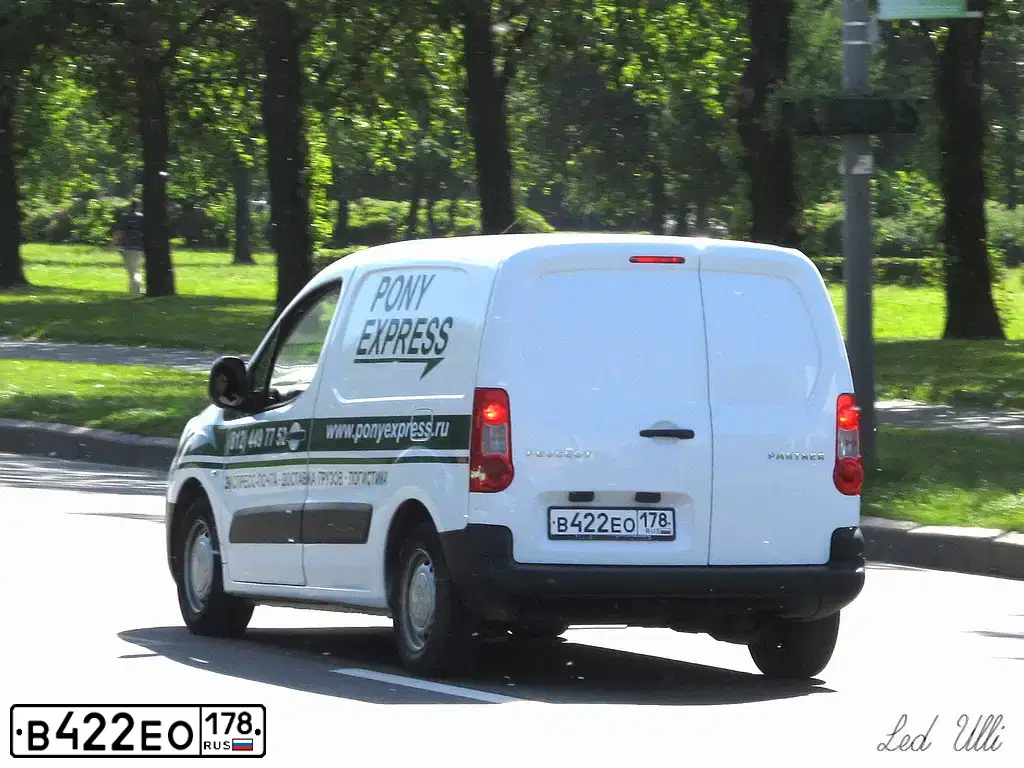 Фото автомобиля PEUGEOT PARTNER, 2011 — госномер Р527ОА193. Цвет: Белый