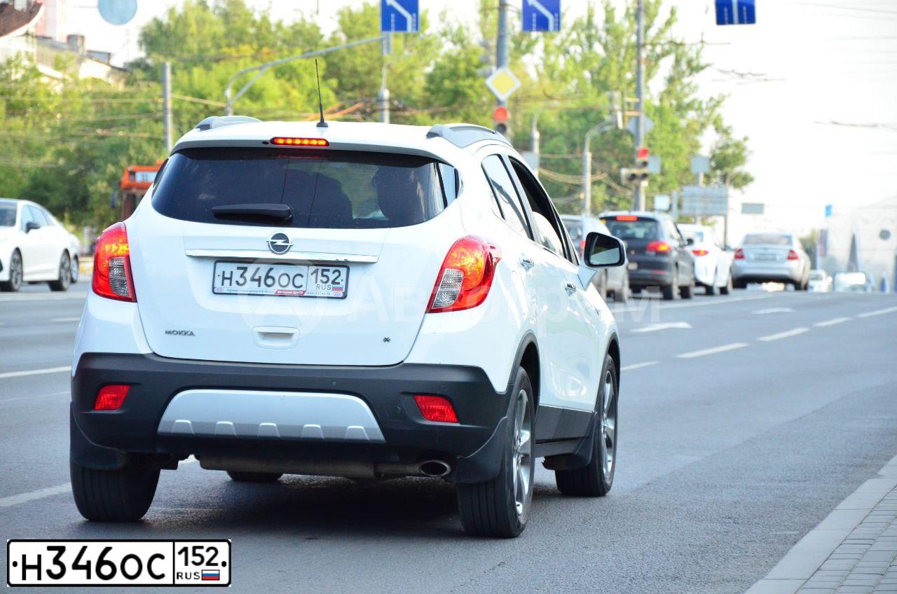 Фото автомобиля OPEL MOKKA, 2014 — госномер Н346ОС152. Цвет: Белый