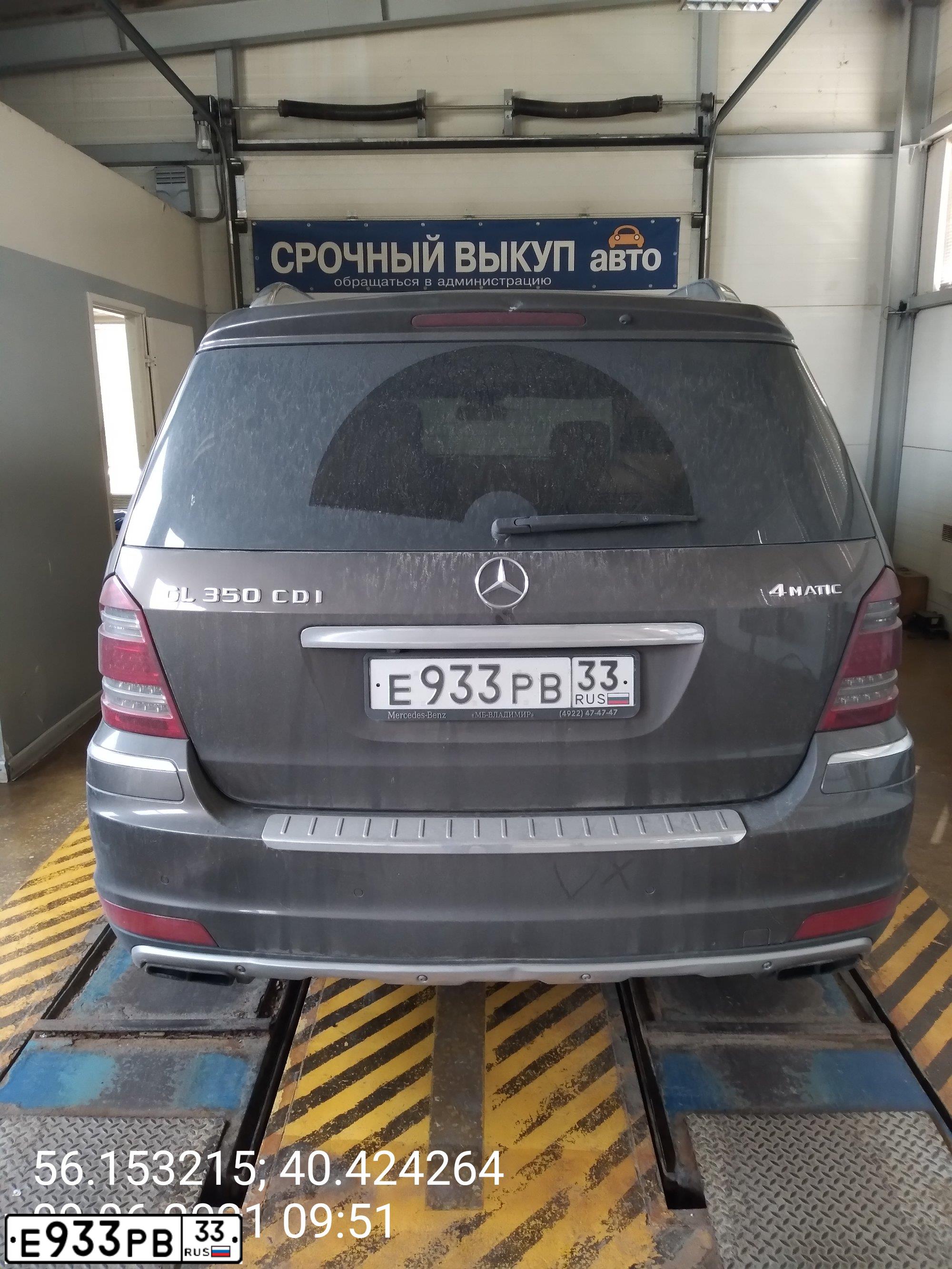 Фото автомобиля TOYOTA LANDCRUISER, 2011 — госномер С100ОК190. Цвет: Серый
