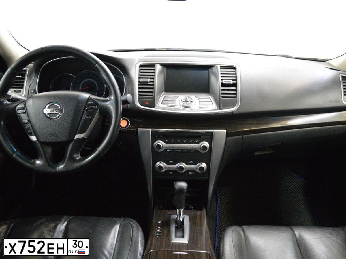 Фото автомобиля NISSAN TEANA, 2012 — госномер Х752ЕН30. Цвет: Белый