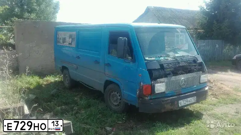 Фото автомобиля MERCEDES MB 100, 1995 — госномер О225РК33. Цвет: СИНИЙ