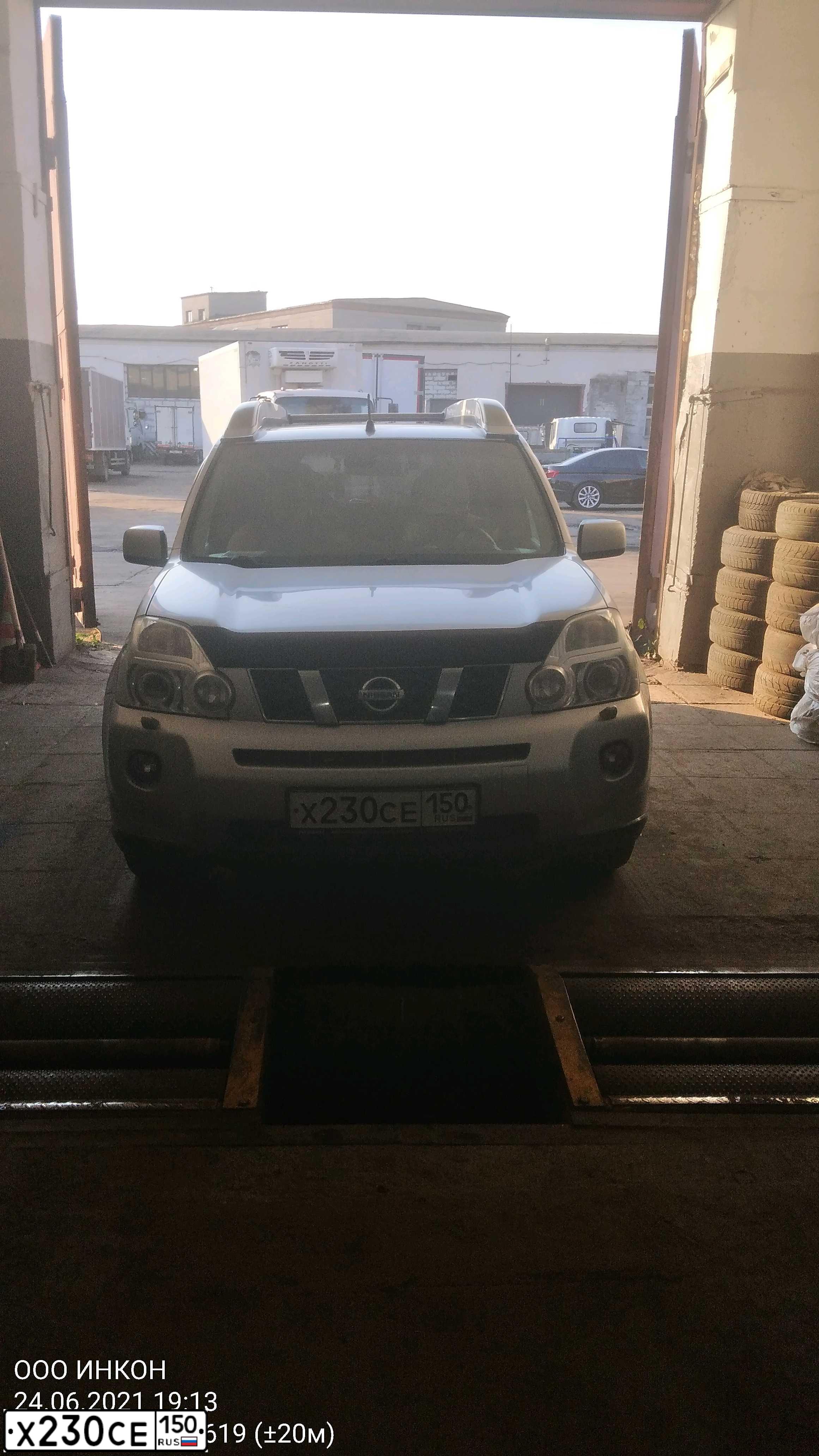 Фото автомобиля NISSAN X-TRAIL, 2008 — госномер Х230СЕ150. Цвет: СЕРЕБРИСТЫЙ