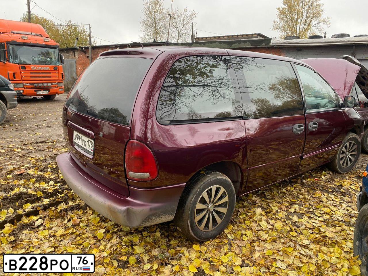 Фото автомобиля SKODA RAPID, 2017 — госномер В228РО76. Цвет: СИНИЙ