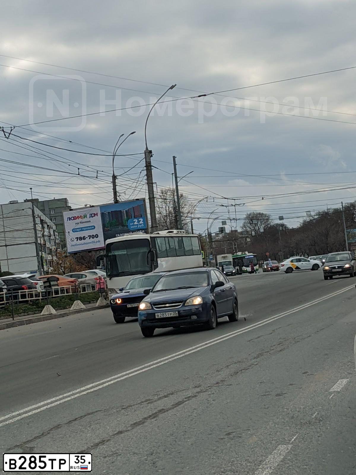 Фото автомобиля CHEVROLET LACETTI, 2007 — госномер В285ТР35. Цвет: СИНИЙ