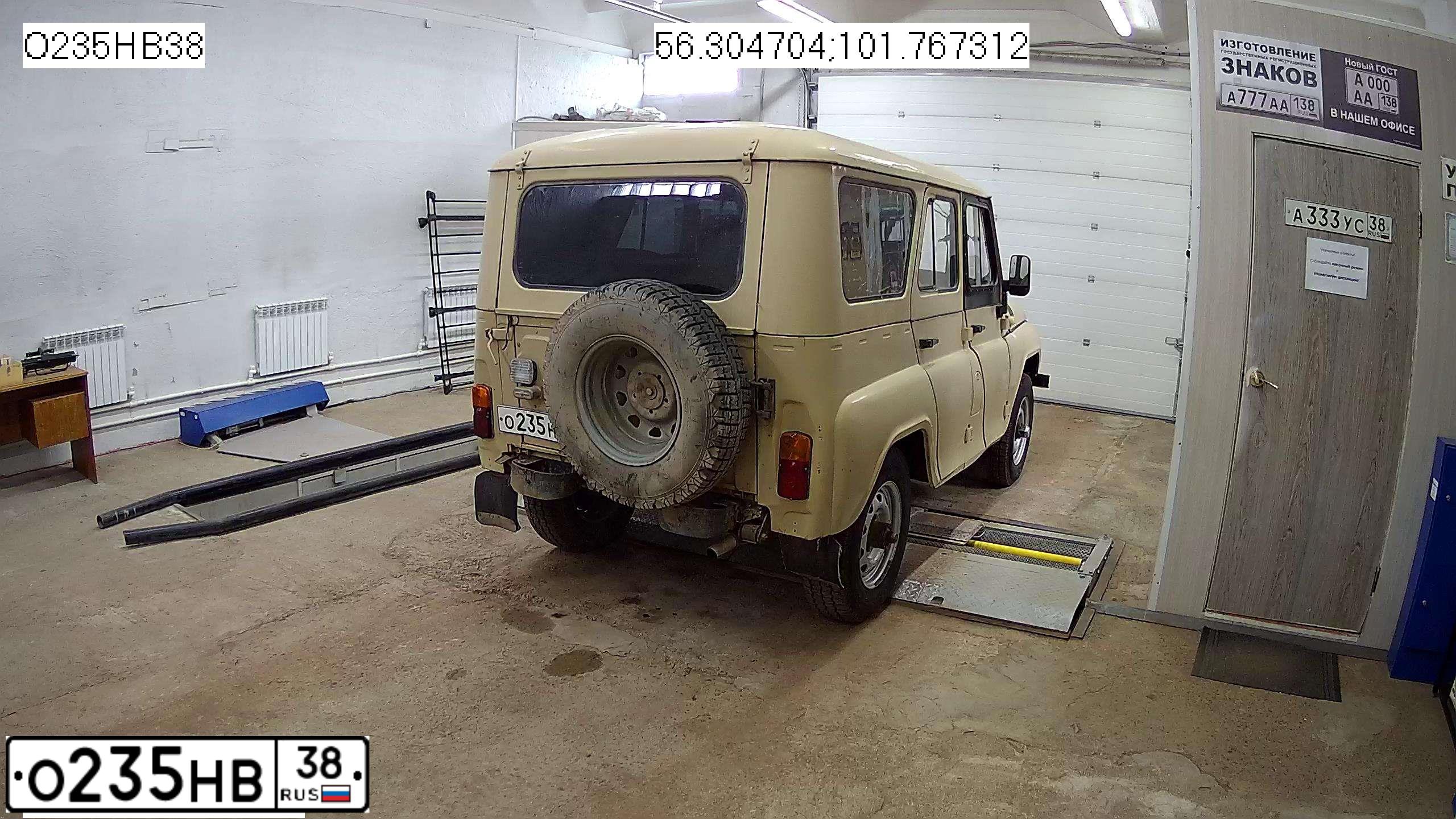 Фото автомобиля UAZ 3151 / HUNTER, 1996 — госномер Х335АС38. Цвет: ПЕСОЧНЫЙ