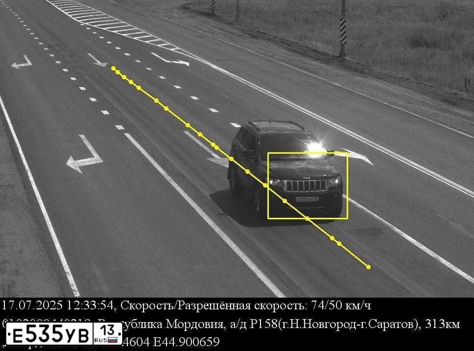 Фото автомобиля JEEP GRAND CHEROKEE, 2012 — госномер Е535УВ13. Цвет: ЧЕРНЫЙ