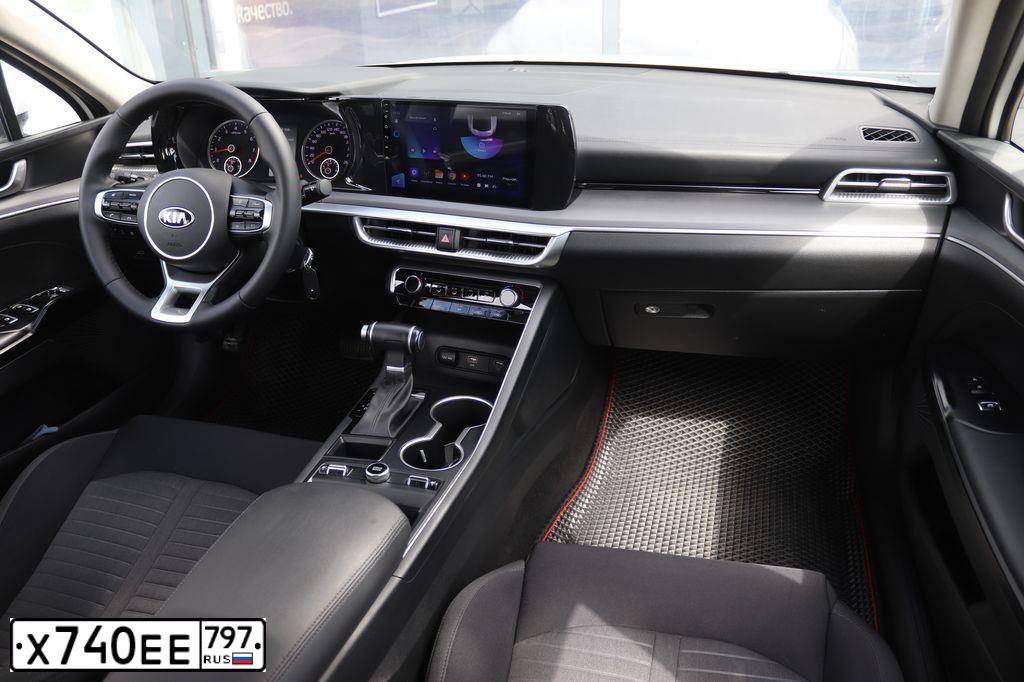 Фото автомобиля KIA K5, 2021 — госномер Х740ЕЕ797. Цвет: ЖЕЛТЫЙ