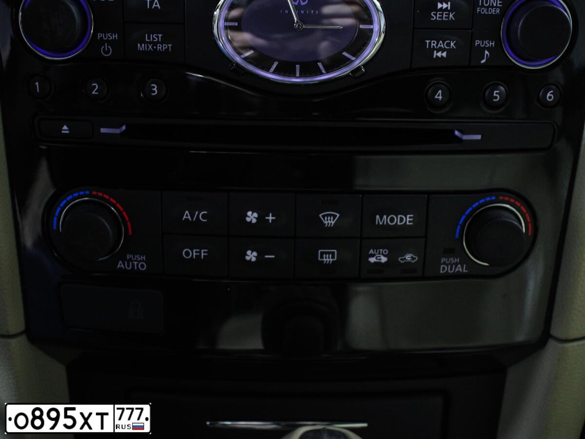 Фото автомобиля INFINITI QX70 /FX/, 2016 — госномер М309ХХ35. Цвет: ЧЕРНЫЙ