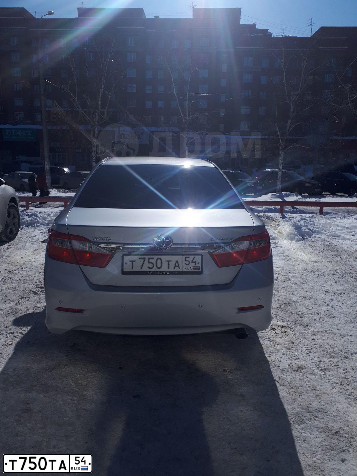Фото автомобиля TOYOTA CAMRY, 2012 — госномер Т750ТА54. Цвет: СЕРЕБРИСТЫЙ МЕТАЛЛИК