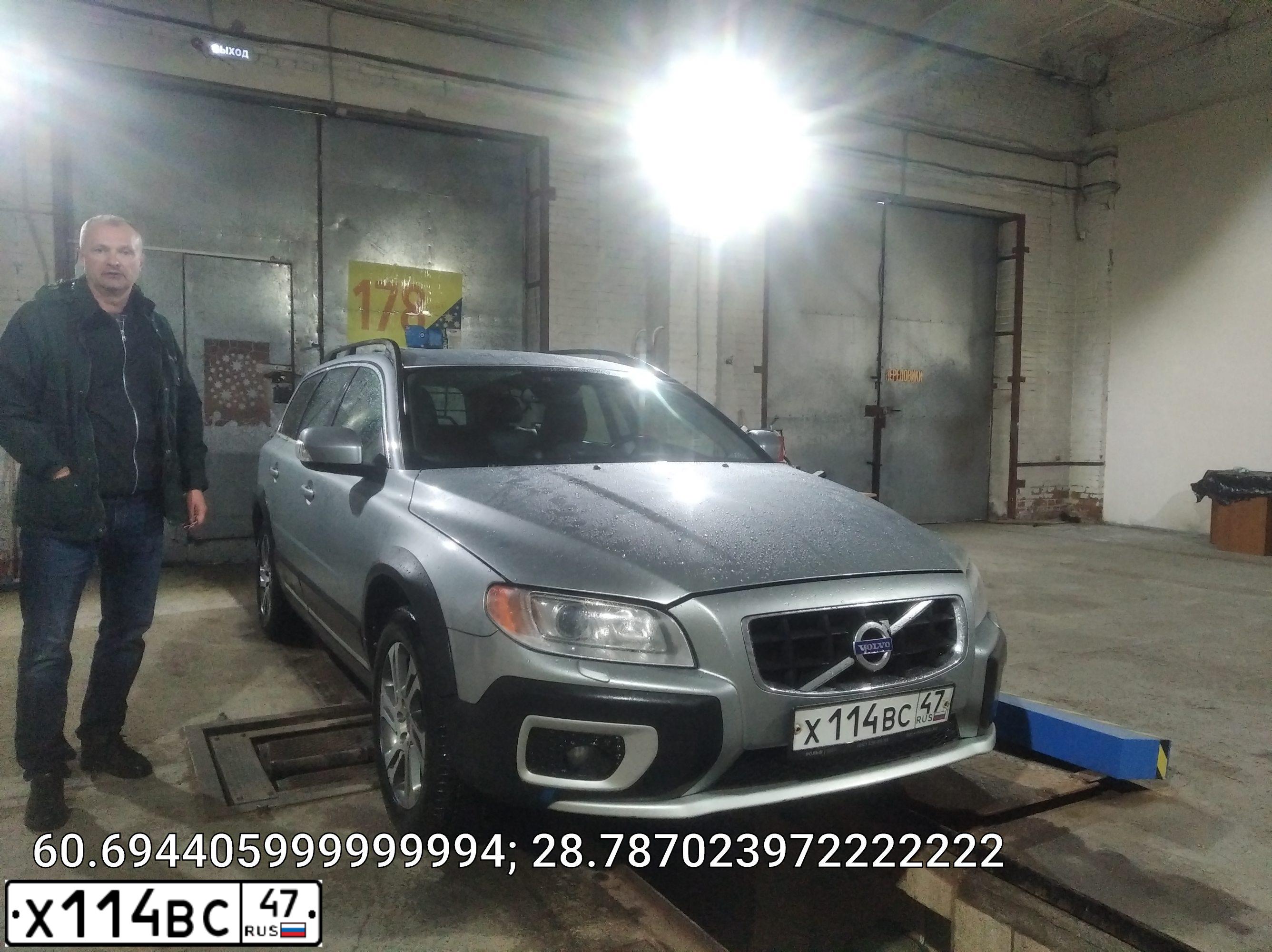 Фото автомобиля VOLVO XC70, 2012 — госномер Е848ВУ147. Цвет: СЕРЫЙ