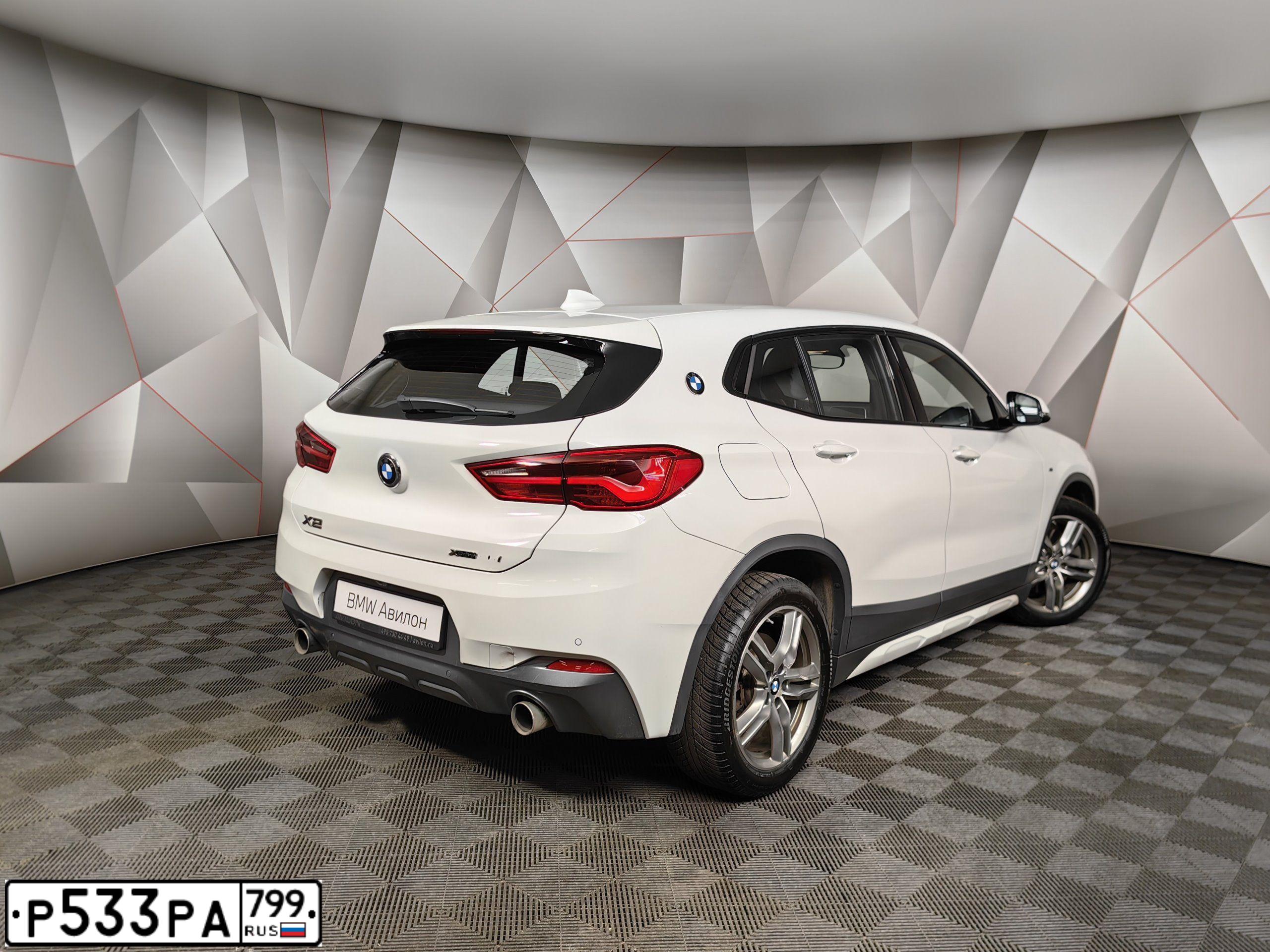 Фото автомобиля BMW X2, 2019 — госномер О945ОМ32. Цвет: Белый