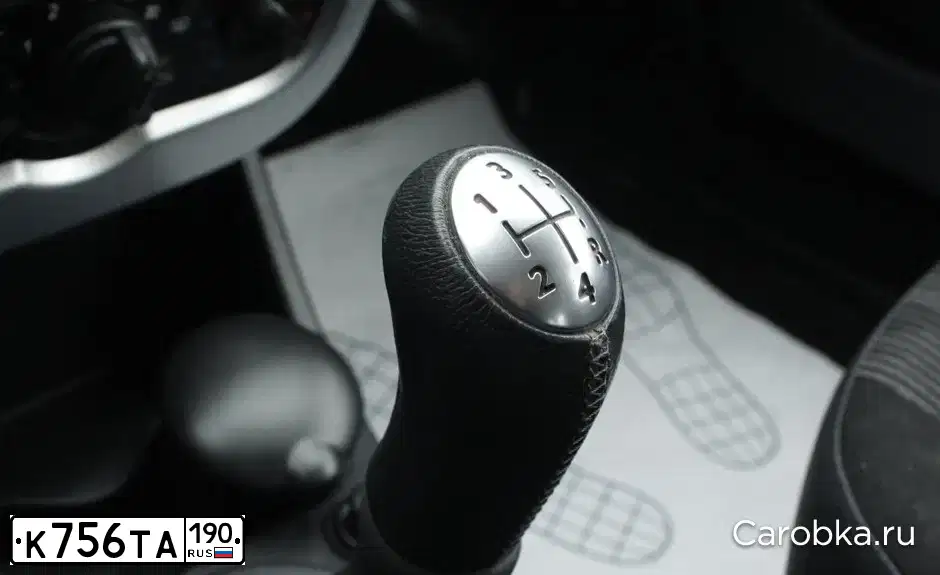 Фото автомобиля RENAULT SANDERO, 2012 — госномер Н457ТА62. Цвет: Красный
