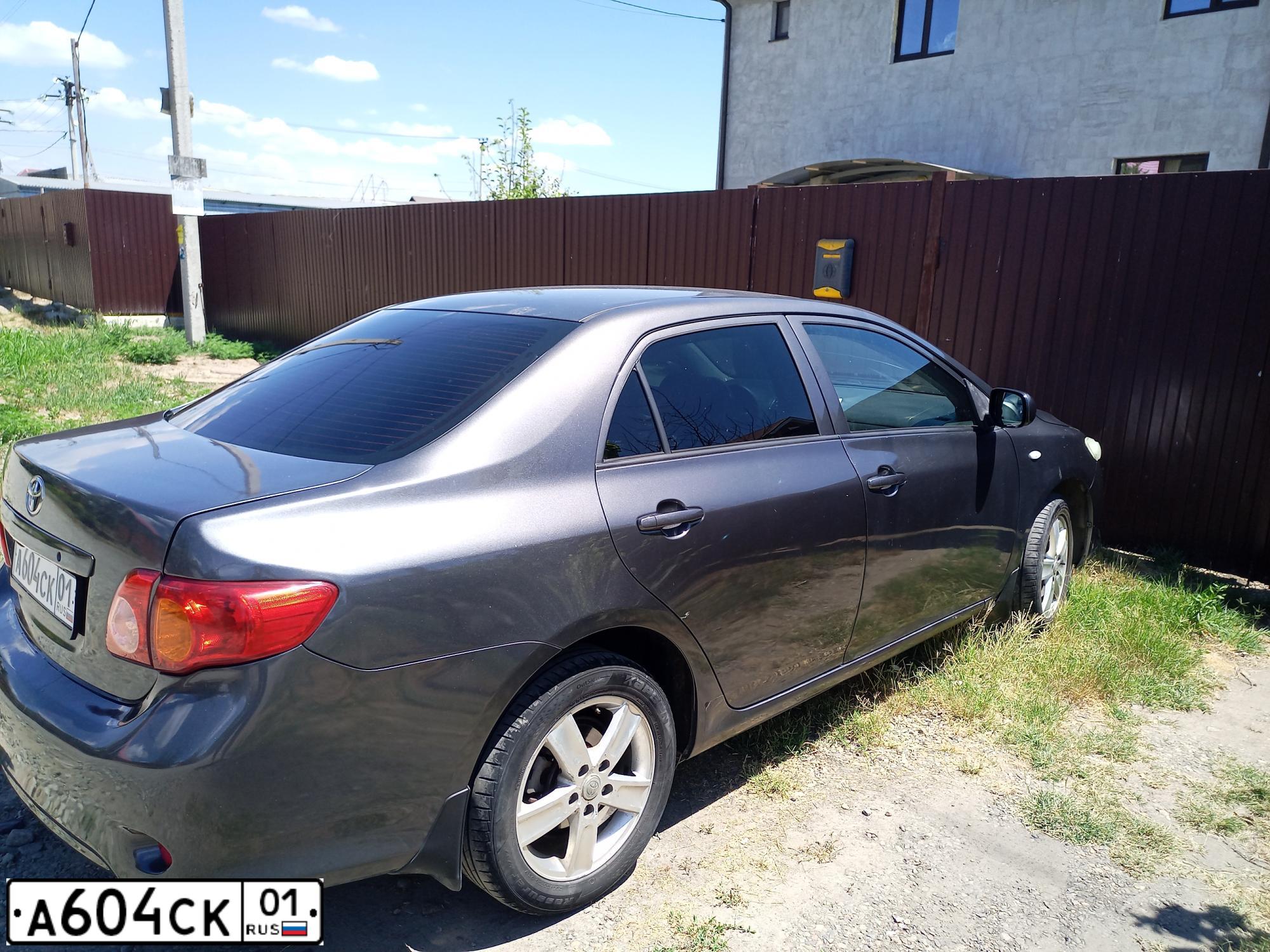 Фото автомобиля TOYOTA COROLLA, 2009 — госномер А604СК01. Цвет: СЕРЫЙ
