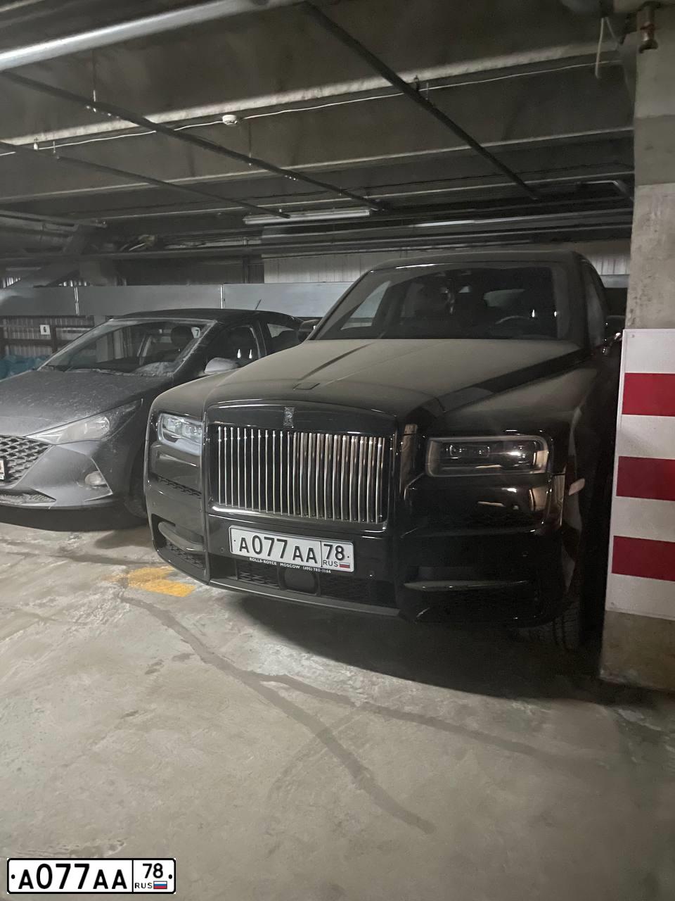 Фото автомобиля BMW 750LI, 2011 — госномер Т111НО198. Цвет: ЧЕРНЫЙ