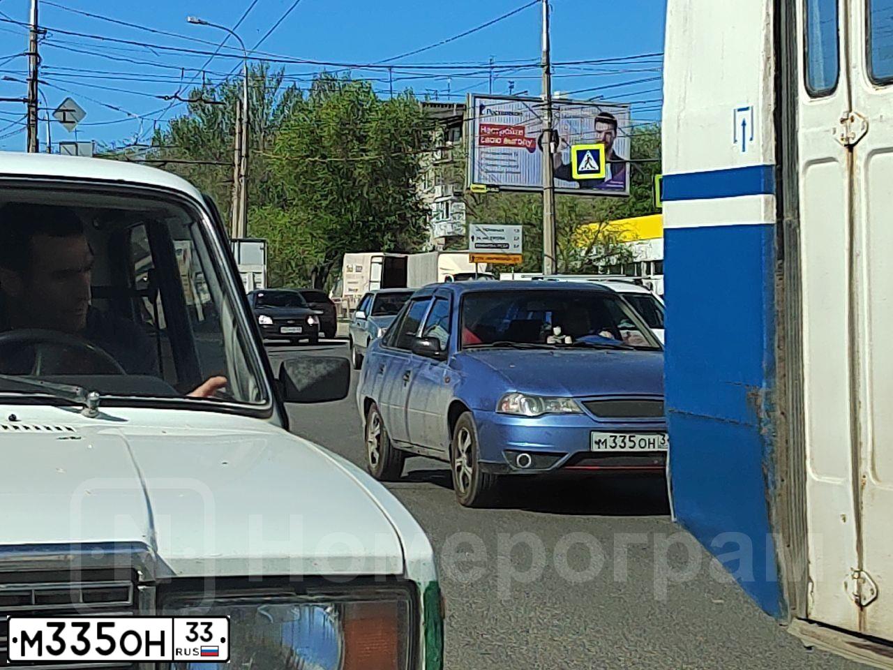 Фото автомобиля RENAULT LOGAN, 2007 — госномер М976КЕ13. Цвет: Серый