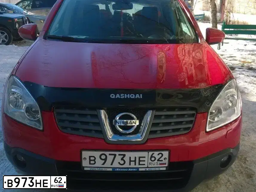 Фото автомобиля NISSAN QASHQAI, 2008 — госномер Н447ТЕ62. Цвет: Красный