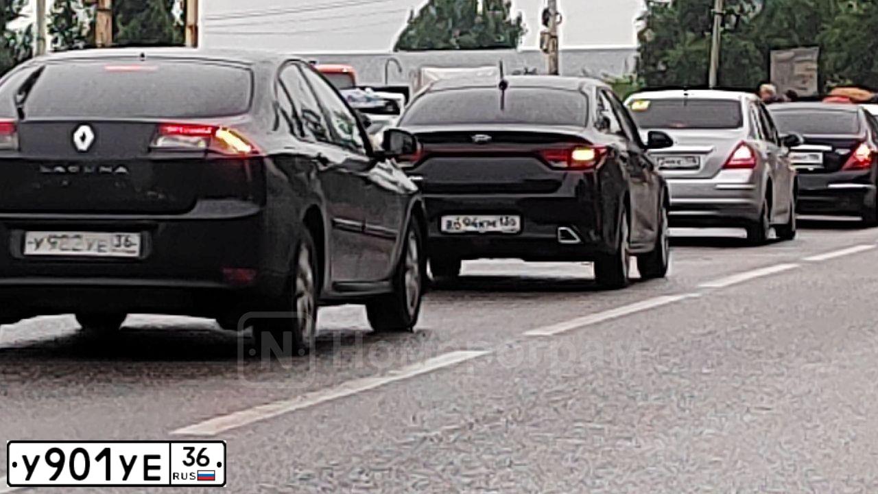 Фото автомобиля NISSAN MICRA, 2012 — госномер У901УЕ36. Цвет: серебристый
