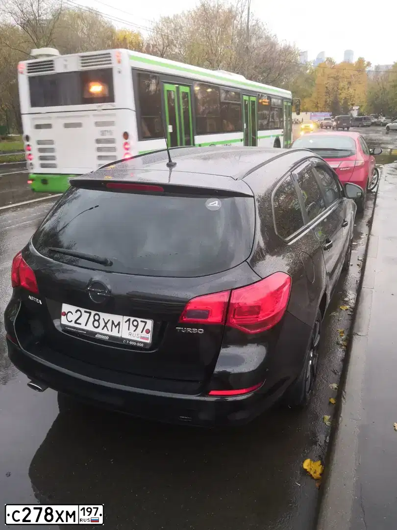 Фото автомобиля OPEL ASTRA, 2012 — госномер М383АК790. Цвет: ЧЕРНЫЙ