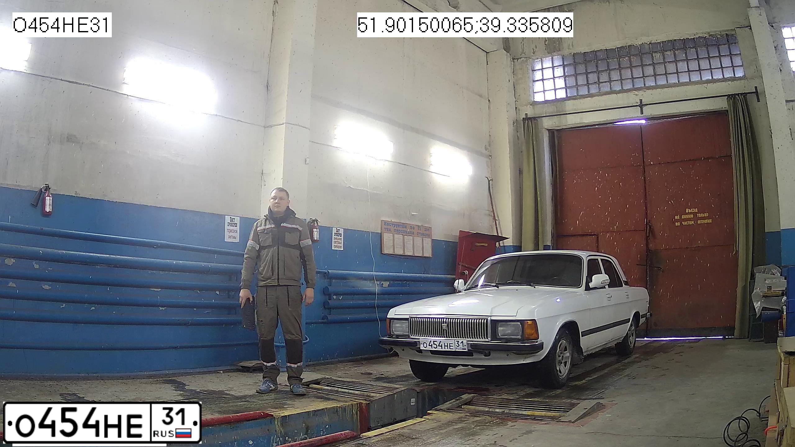 Фото автомобиля GAZ 3102 WOLGA, 2007 — госномер А275АА31. Цвет: АЙСБЕРГ