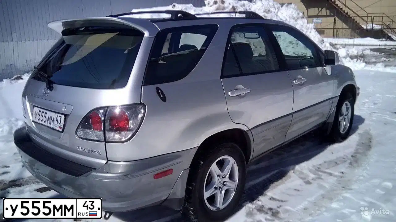Фото автомобиля LEXUS RX, 2001 — госномер С834ХО43. Цвет: БЕЛЫЙ (СВЕТЛО-СЕРЫЙ)