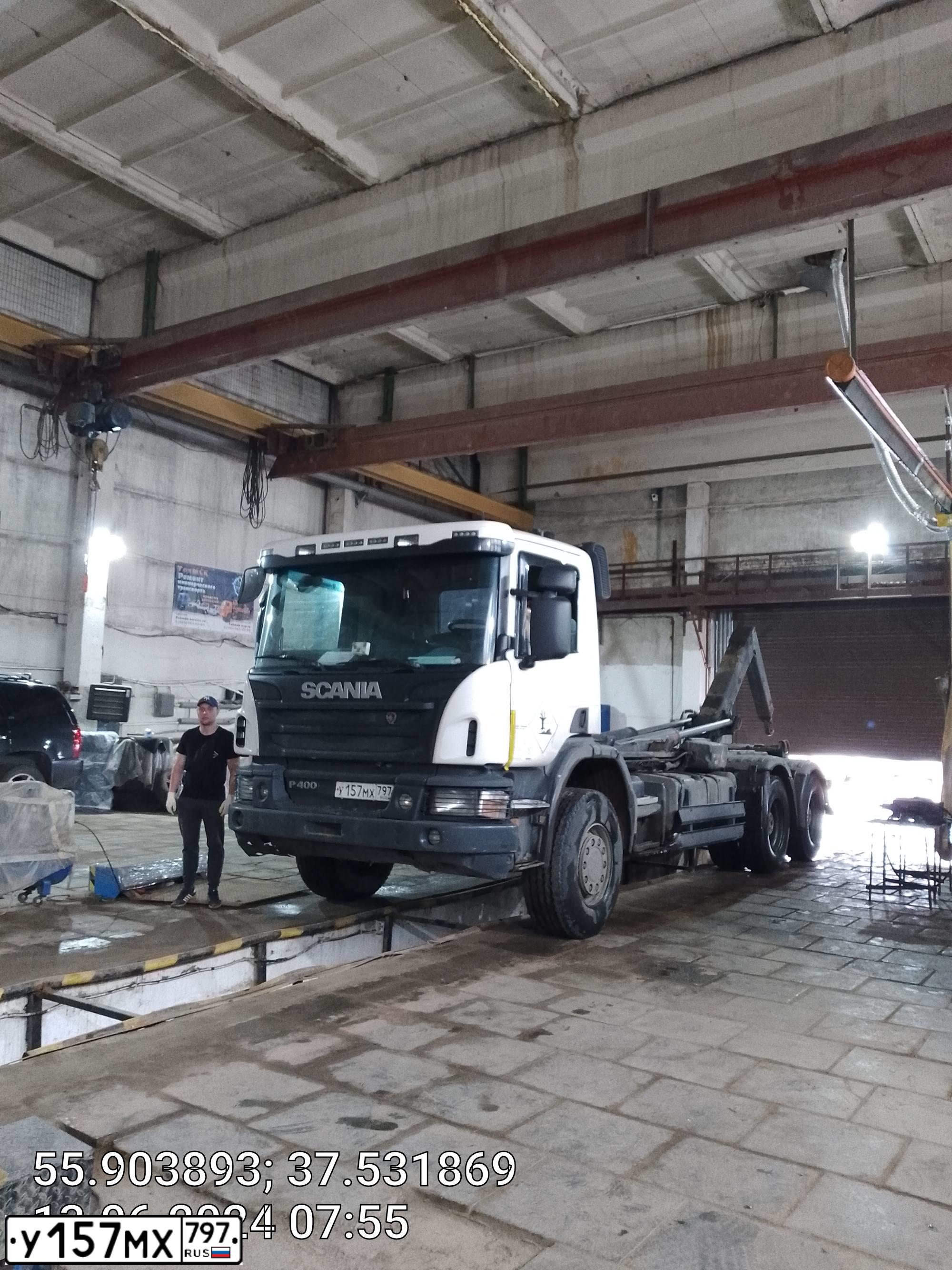 Фото автомобиля SCANIA SERIE P /6X4/, 2018 — госномер У157МХ797. Цвет: Белый