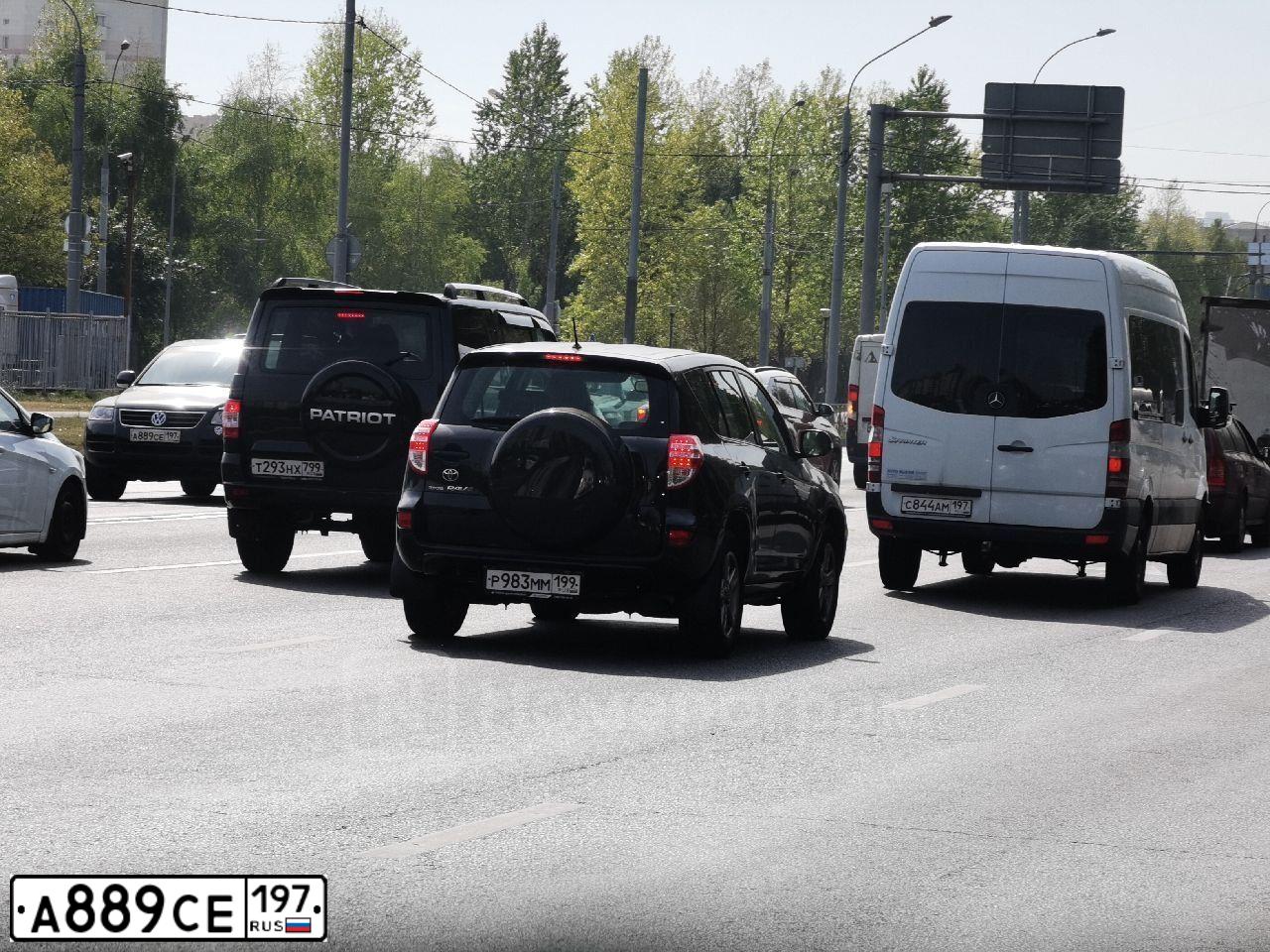 Фото автомобиля VOLKSWAGEN TOUAREG, 2006 — госномер С828КР180. Цвет: ЧЕРНЫЙ