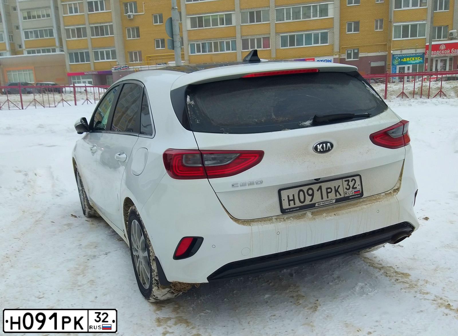 Фото автомобиля KIA CEED, 2018 — госномер А199УС99. Цвет: Белый