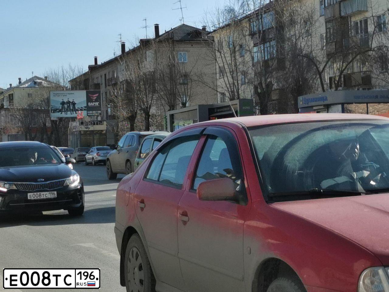 Фото автомобиля KIA MAGENTIS / OPTIMA, 2017 — госномер Е008ТС196. Цвет: ЧЕРНЫЙ