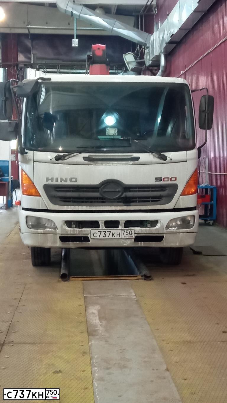 Фото автомобиля HINO 500-SERIE, 2010 — госномер С737КН750. Цвет: БЕЛЫЙ