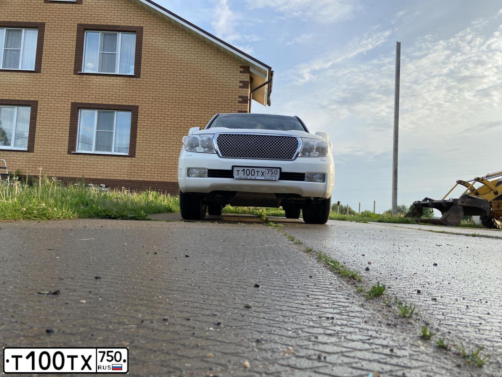 Фото автомобиля TOYOTA LANDCRUISER 200, 2009 — госномер У532ОР152. Цвет: Белый