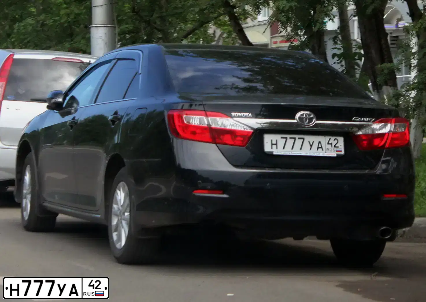 Фото автомобиля FORD EXPLORER, 2008 — госномер Р694ЕР70. Цвет: ЧЕРНЫЙ