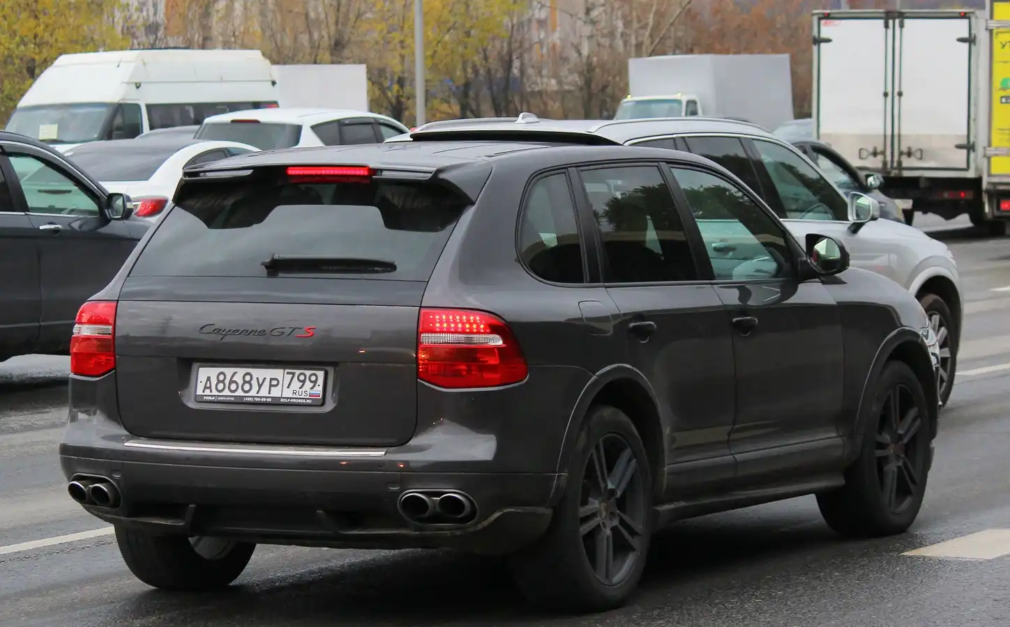 Фото автомобиля PORSCHE CAYENNE, 2009 — госномер А868УР799. Цвет: СЕРЫЙ