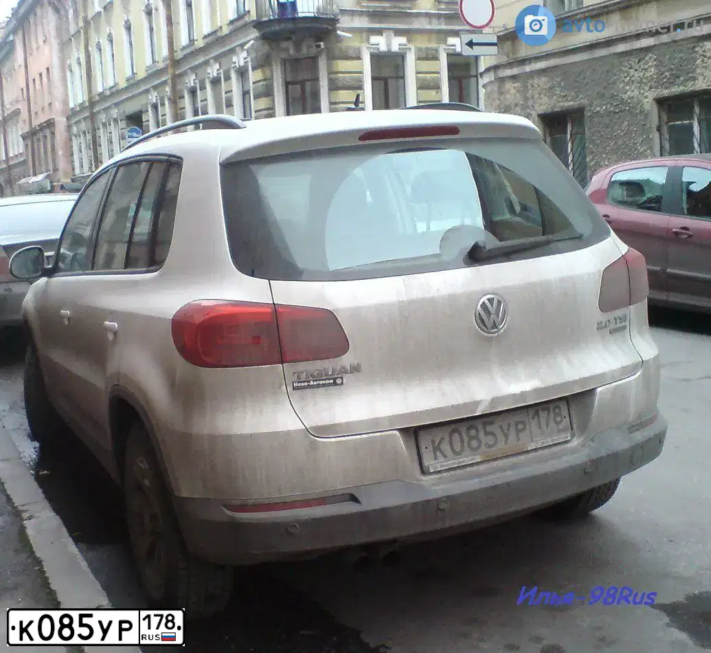 Фото автомобиля VOLKSWAGEN TIGUAN, 2011 — госномер К085УР178. Цвет: Белый