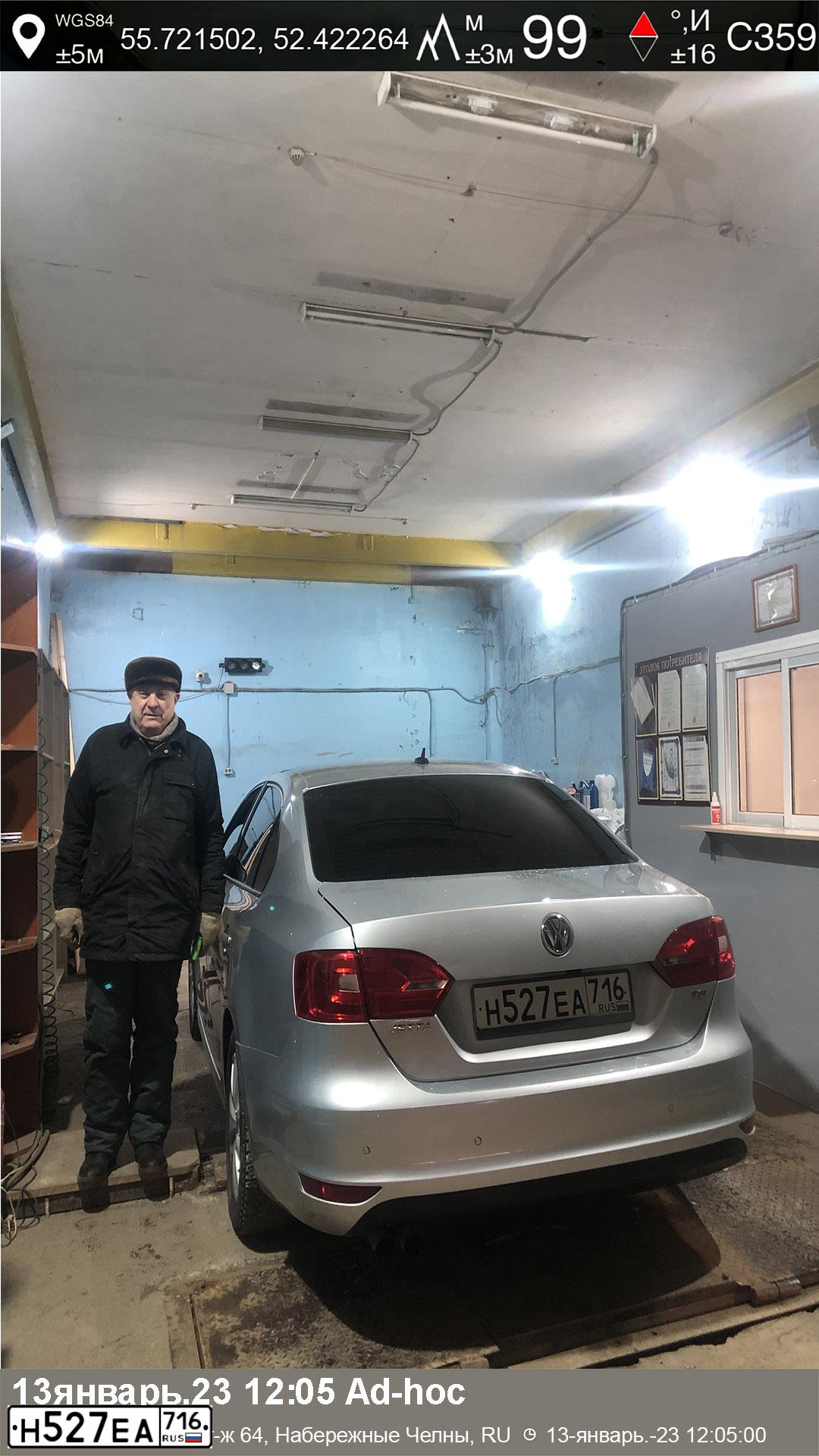 Фото автомобиля VOLKSWAGEN JETTA, 2011 — госномер Н527ЕА716. Цвет: СЕРЕБРИСТЫЙ