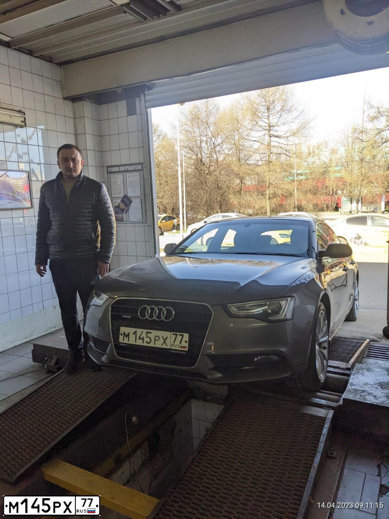 Фото автомобиля AUDI A5, 2012 — госномер М145РХ77. Цвет: СЕРО-КОРИЧНЕВЫЙ
