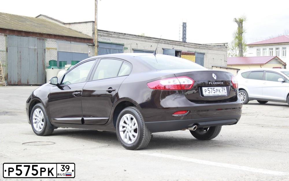 Фото автомобиля RENAULT FLUENCE, 2014 — госномер Р575РК39. Цвет: ТЕМНО-КОРИЧНЕВЫЙ