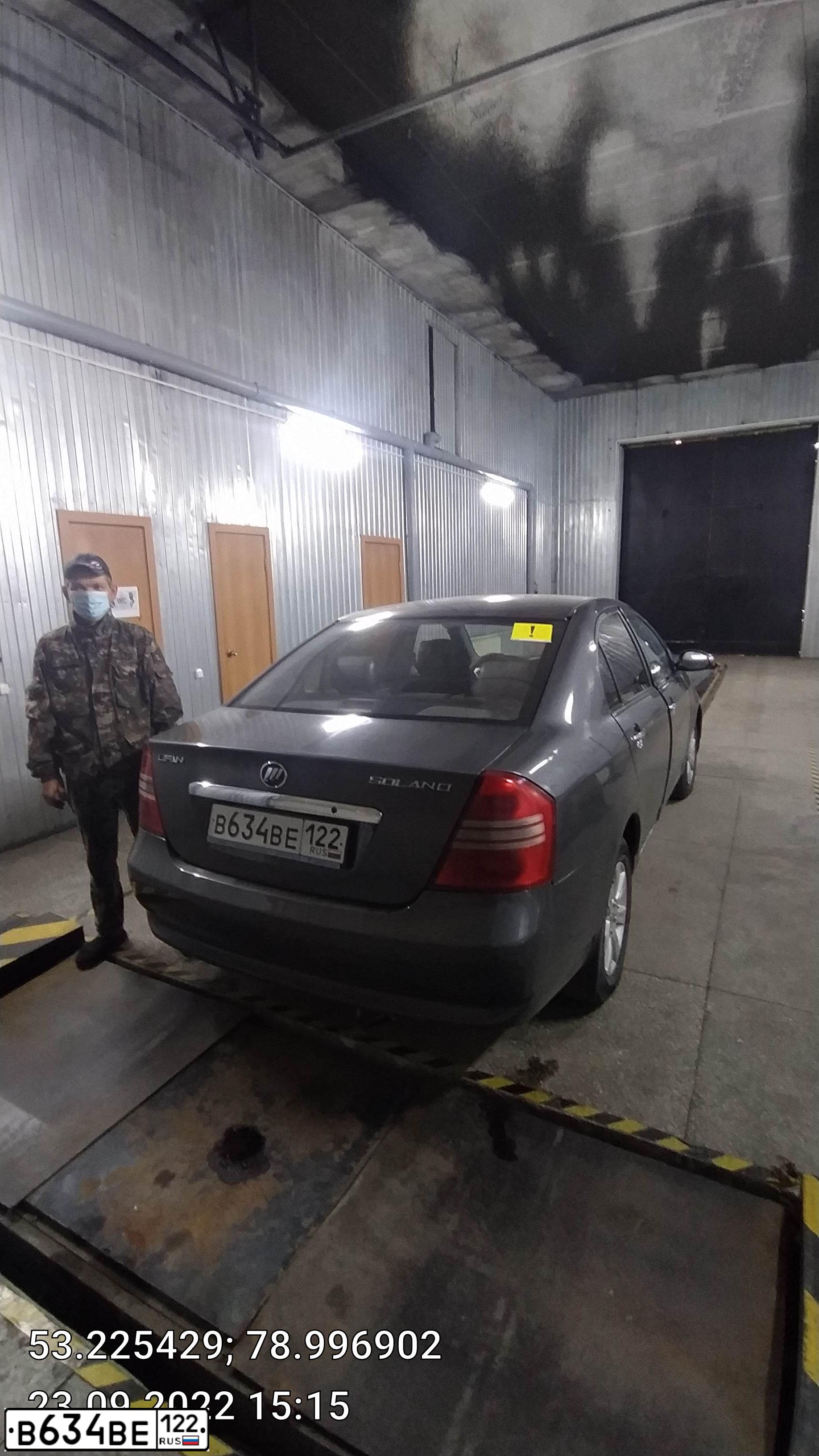 Фото автомобиля LIFAN SOLANO, 2013 — госномер В634ВЕ122. Цвет: СТАЛЬНОЙ СЕРЫЙ