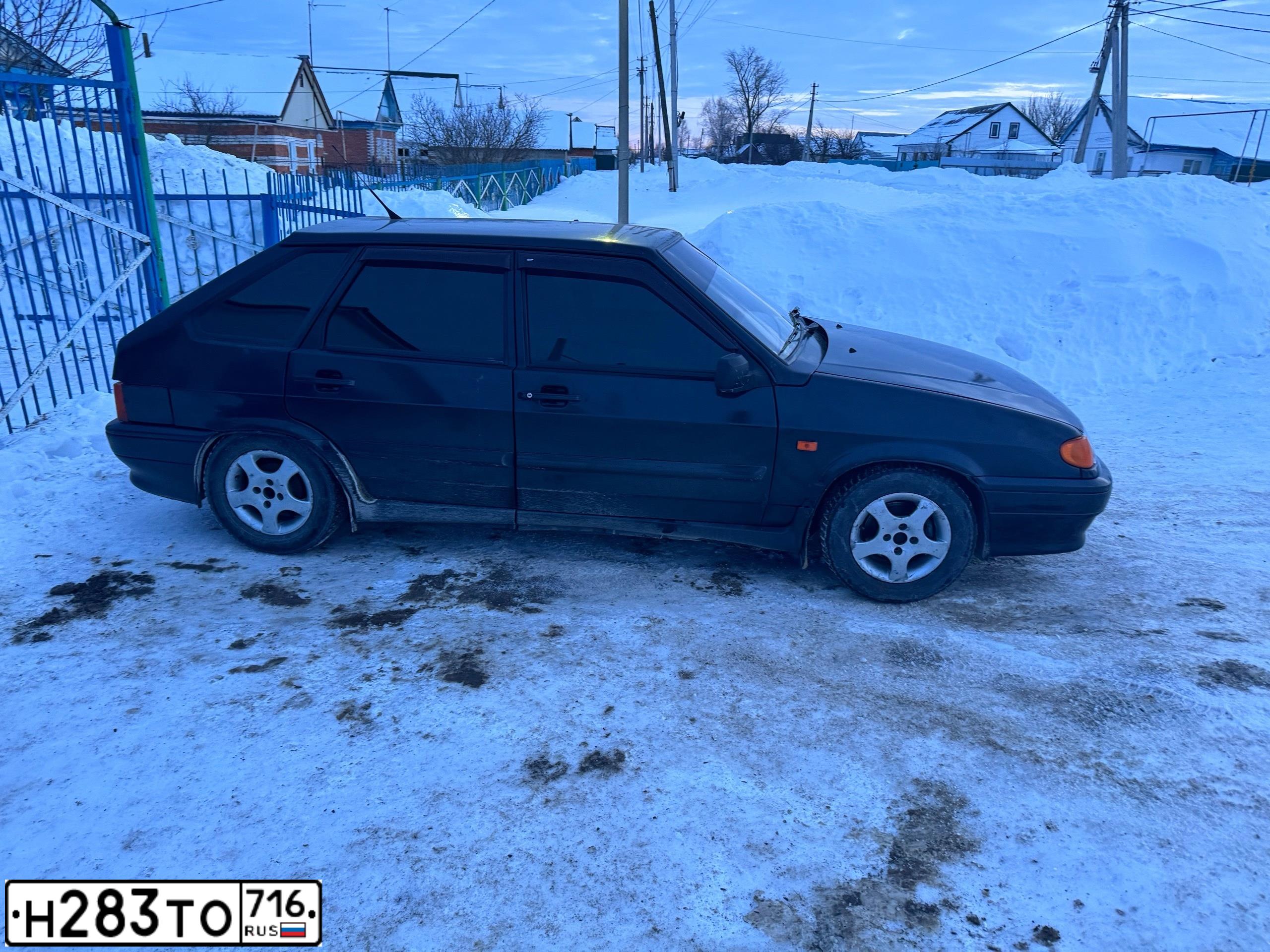 Фото автомобиля LADA 2114 SAMARA, 2009 — госномер Н283ТО716. Цвет: СИНЕ-ЧЕРНЫЙ