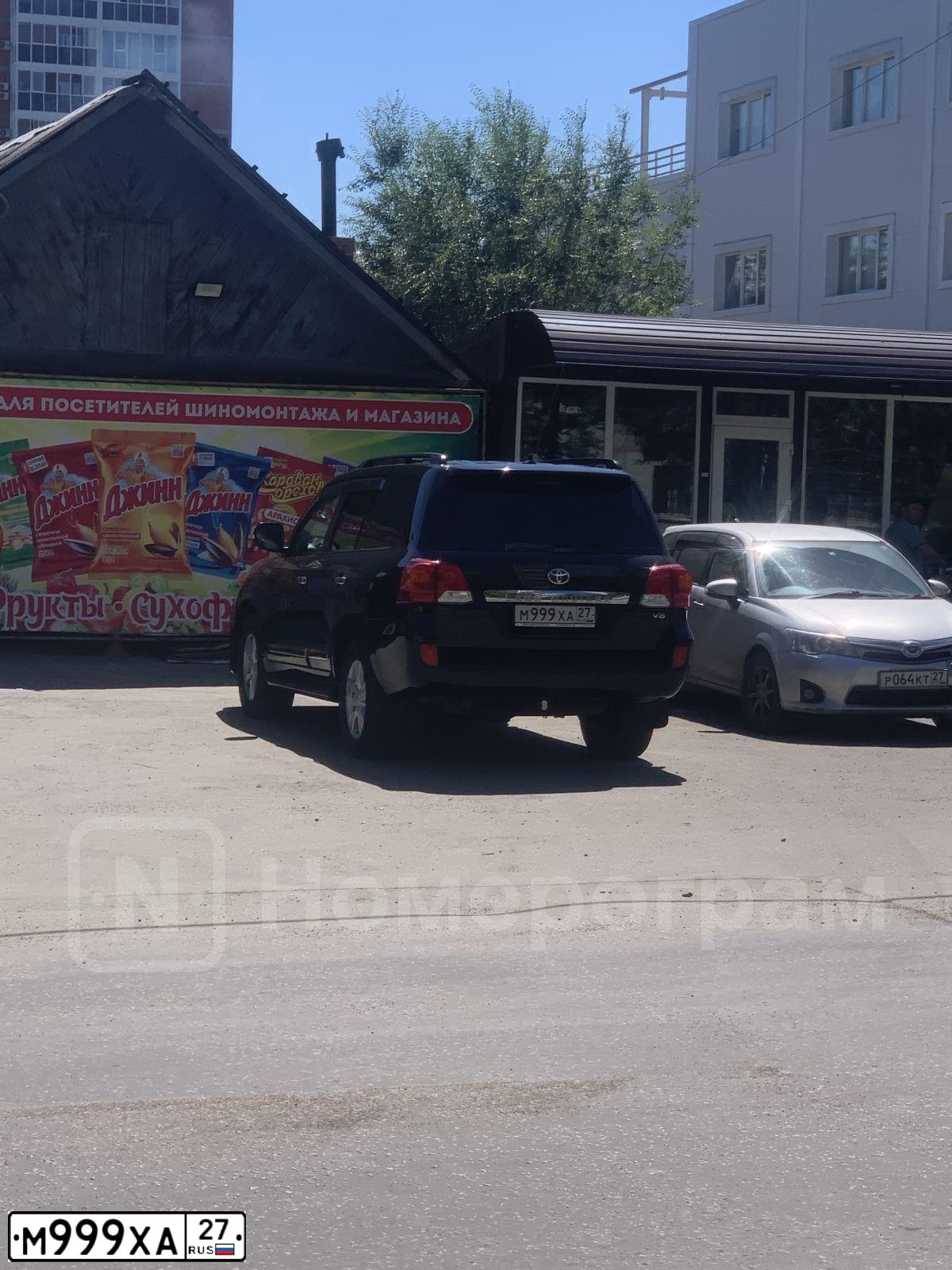 Фото автомобиля TOYOTA LANDCRUISER 200, 2014 — госномер М999ХА27. Цвет: ЧЕРНЫЙ