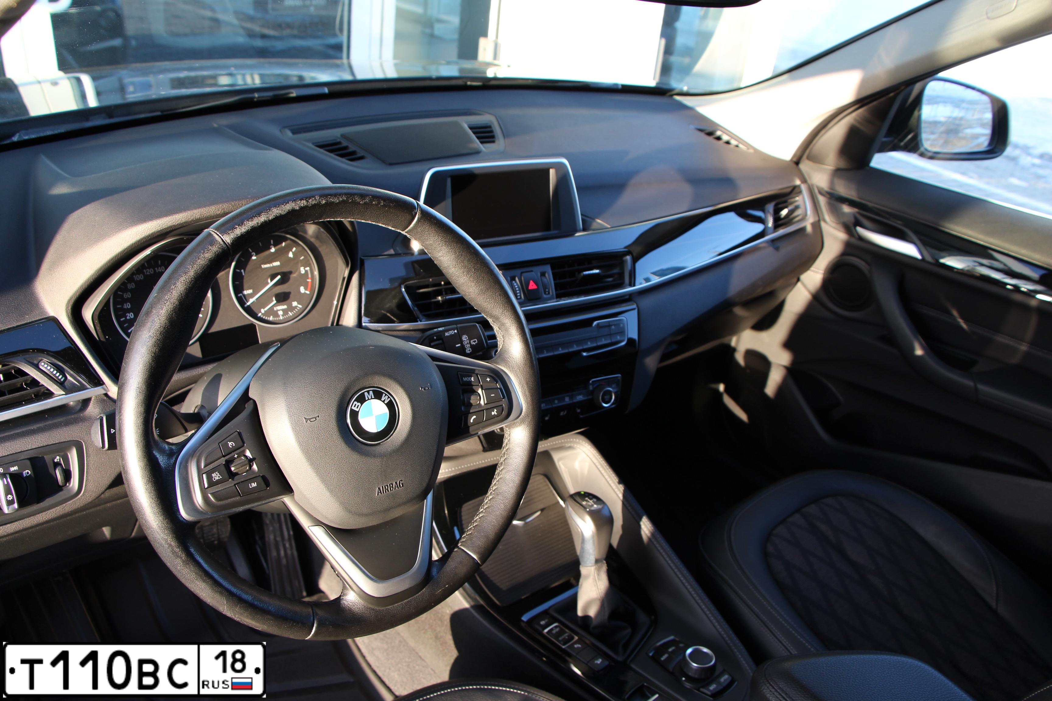 Фото автомобиля BMW X1, 2017 — госномер М295СУ18. Цвет: ЧЕРНЫЙ