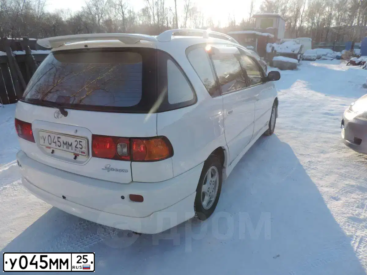 Фото автомобиля TOYOTA IPSUM, 1990 — госномер У045ММ25